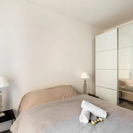 아파트 Guestready - At Les Invalides
